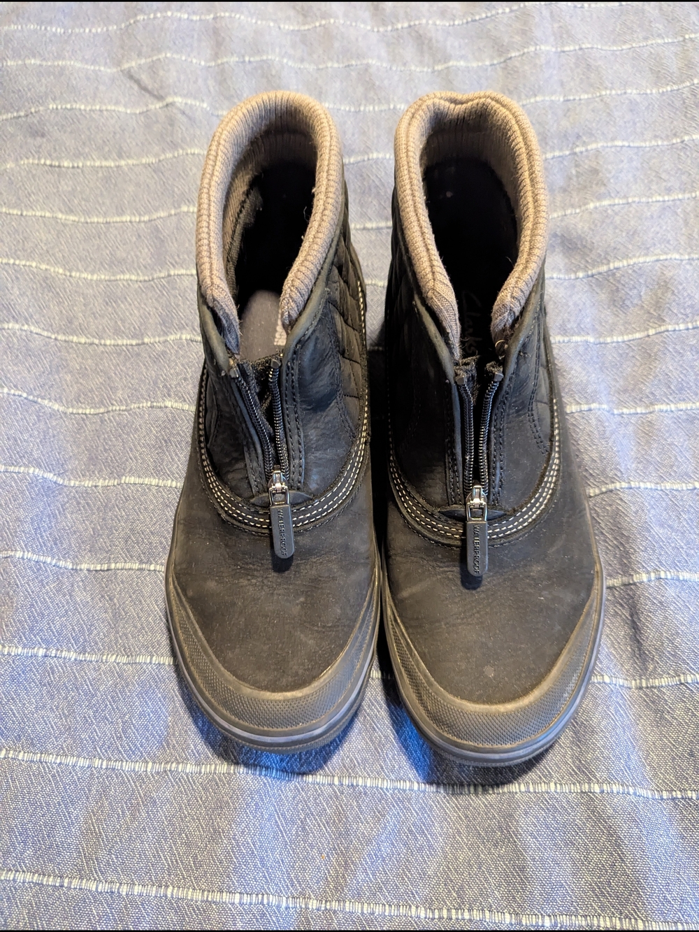Clarks Thinsulate Insulated Black Ankle Shoe with Gray Collar Women's, 9
